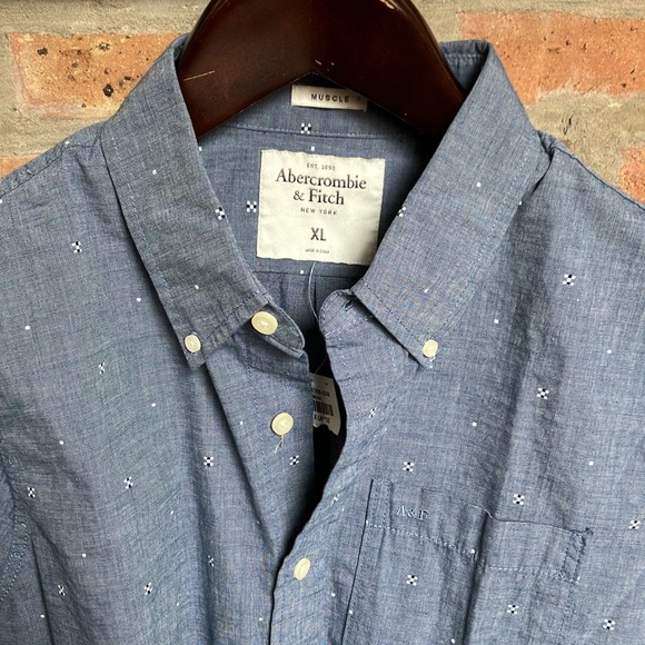 Abercrombie & Fitch - Picture 4 of 16